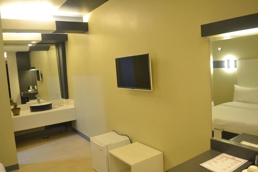 The Lucky 9 Budget Hotel Tagum Dış mekan fotoğraf